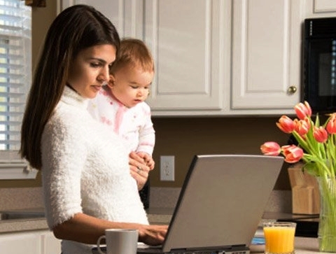 Мама работает